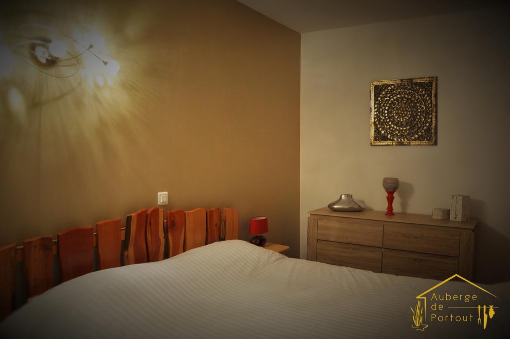 Auberge De Portout Chanaz Rom bilde