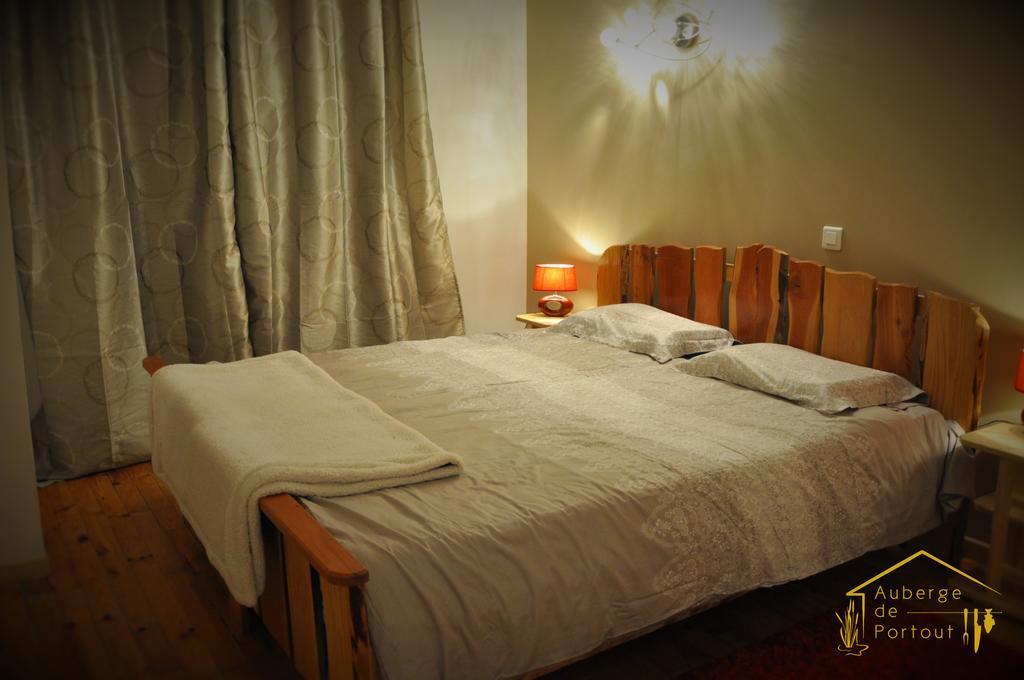 Auberge De Portout Chanaz Rom bilde